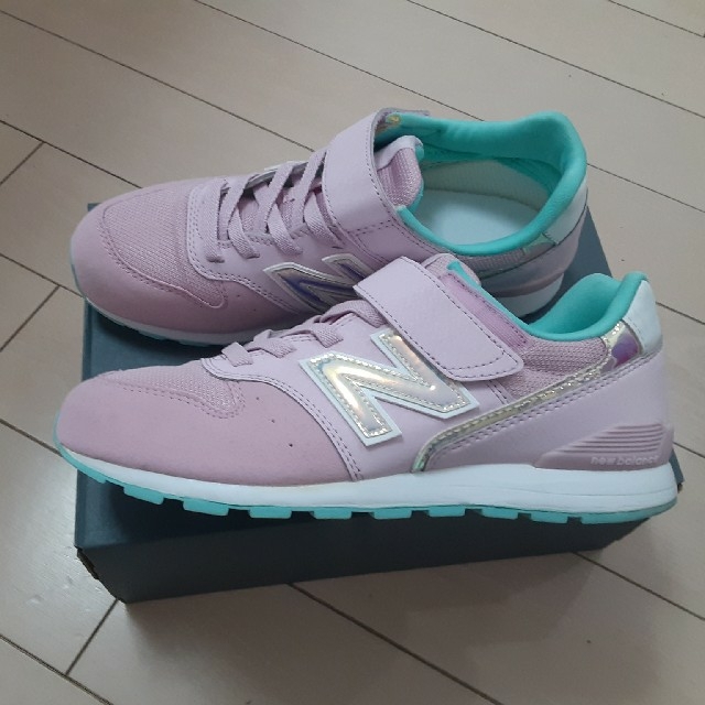 New Balance(ニューバランス)の美品　New Balance ニューバランス　スニーカー　ジュニア用　23cm キッズ/ベビー/マタニティのキッズ靴/シューズ(15cm~)(スニーカー)の商品写真