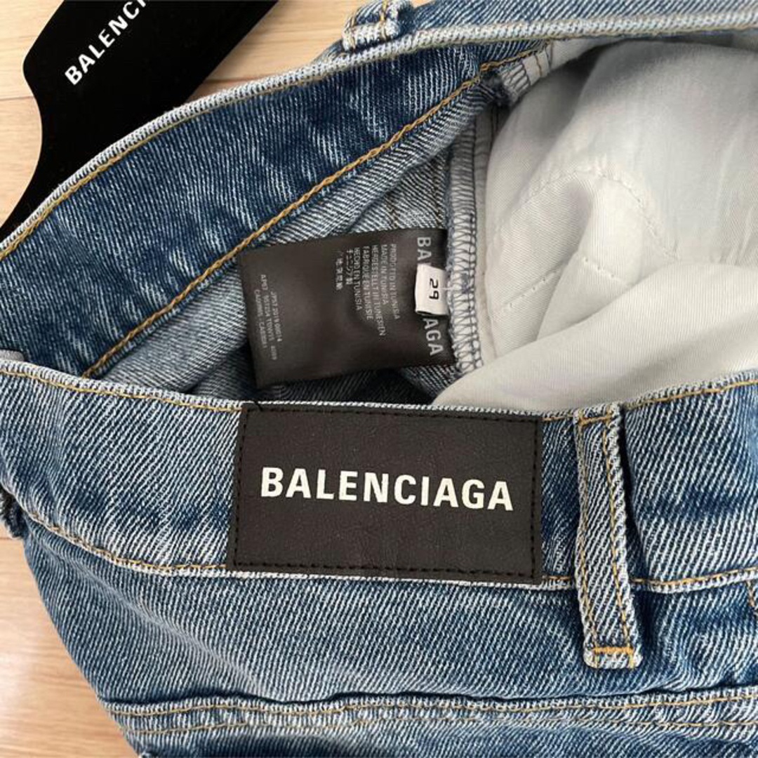 Balenciaga(バレンシアガ)の定価7万70000円。ハンガー付 バレンシアガ    メンズのパンツ(デニム/ジーンズ)の商品写真