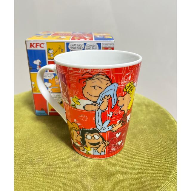 PEANUTS(ピーナッツ)の【新品未使用】KFC ケンタッキー　スヌーピーマグカップ　赤 インテリア/住まい/日用品のキッチン/食器(グラス/カップ)の商品写真