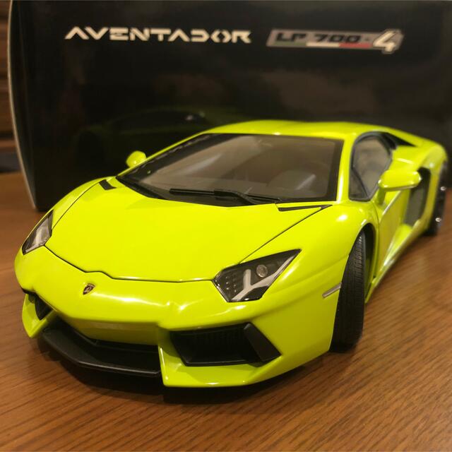 Lamborghini(ランボルギーニ)のオートアート　ランボルギーニ　アヴェンタドール　ライムグリーン 1/18 エンタメ/ホビーのおもちゃ/ぬいぐるみ(ミニカー)の商品写真