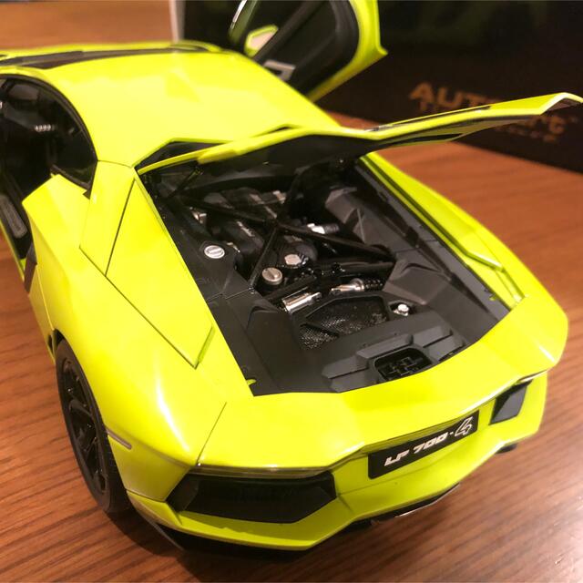 Lamborghini(ランボルギーニ)のオートアート　ランボルギーニ　アヴェンタドール　ライムグリーン 1/18 エンタメ/ホビーのおもちゃ/ぬいぐるみ(ミニカー)の商品写真