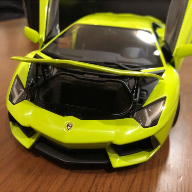 Lamborghini(ランボルギーニ)のオートアート　ランボルギーニ　アヴェンタドール　ライムグリーン 1/18 エンタメ/ホビーのおもちゃ/ぬいぐるみ(ミニカー)の商品写真