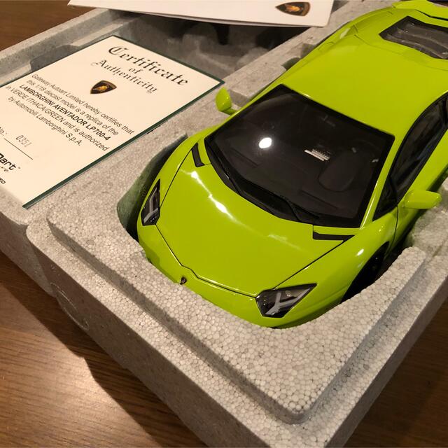 Lamborghini(ランボルギーニ)のオートアート　ランボルギーニ　アヴェンタドール　ライムグリーン 1/18 エンタメ/ホビーのおもちゃ/ぬいぐるみ(ミニカー)の商品写真