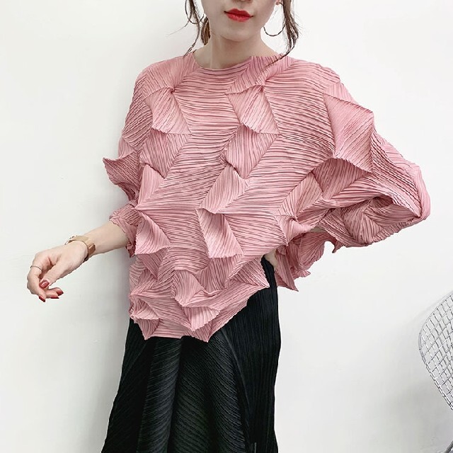 PLEATS PLEASE ISSEY MIYAKE(プリーツプリーズイッセイミヤケ)の変形デザイン　総プリーツトゲトゲプリーツのトップス＆パンツ レディースのパンツ(カジュアルパンツ)の商品写真