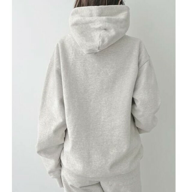 L'Appartement DEUXIEME CLASSE(アパルトモンドゥーズィエムクラス)のSPORTY&RICH/スポーティアンドリッチ LOGO HOODIE レディースのトップス(パーカー)の商品写真