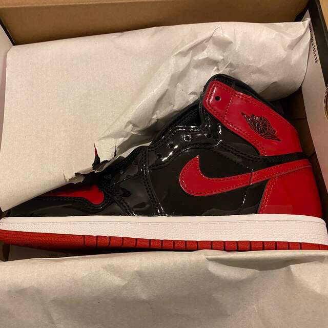 NIKE(ナイキ)のNike Air Jordan 1 High OG "Patent Bred" キッズ/ベビー/マタニティのキッズ靴/シューズ(15cm~)(スニーカー)の商品写真