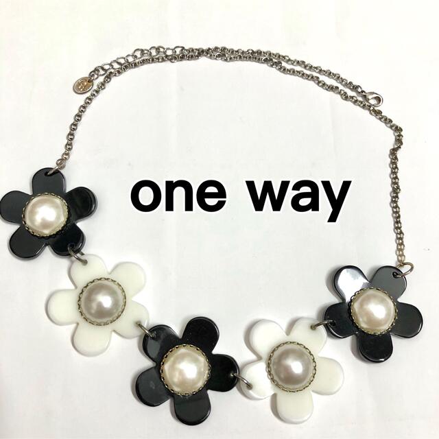 one*way(ワンウェイ)のoneway   花　ネックレス レディースのアクセサリー(ネックレス)の商品写真