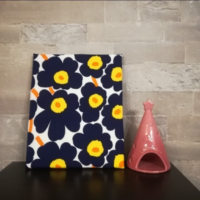 marimekko(マリメッコ)のマリメッコ ファブリックパネル(ピン付)③ ハンドメイドのインテリア/家具(インテリア雑貨)の商品写真