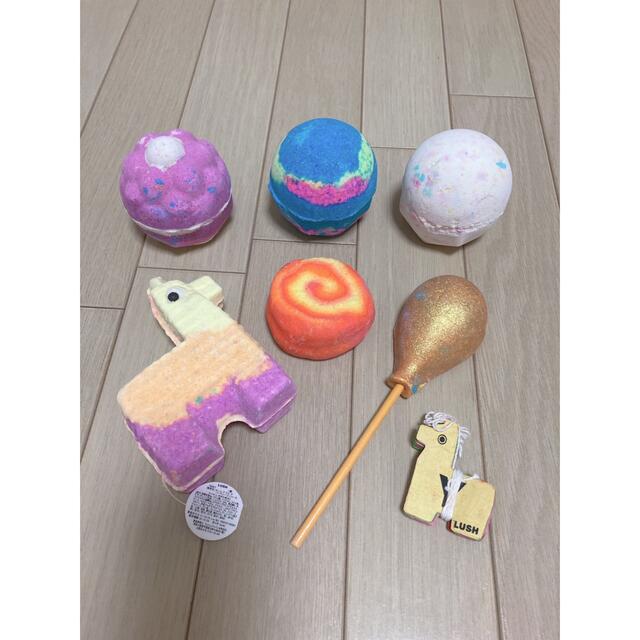 LUSH(ラッシュ)の箱無し新品！LUSH ハッピーバスデイ　バスボム　定価5840円 コスメ/美容のボディケア(入浴剤/バスソルト)の商品写真