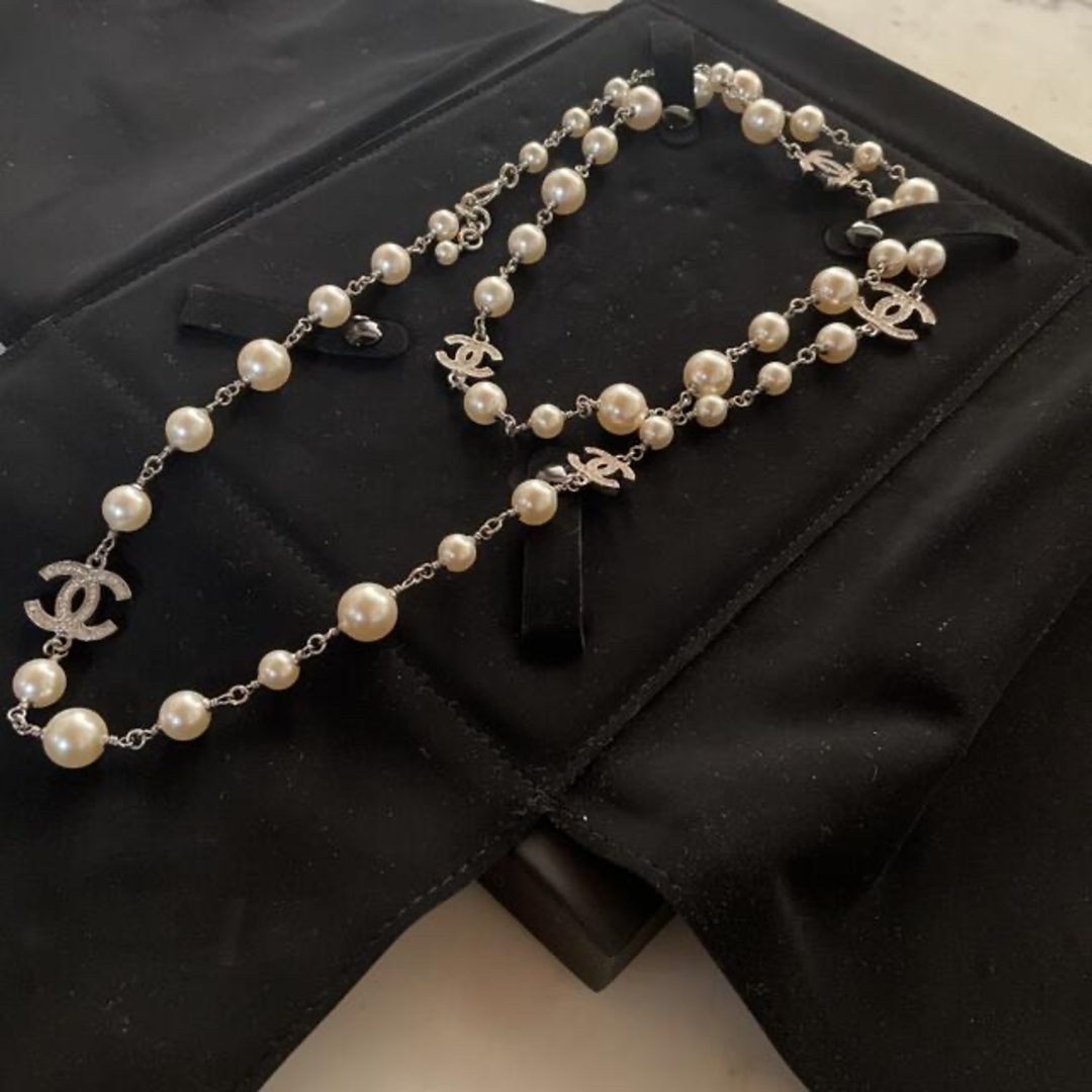 CHANEL - シャネルロングネックレスシルバーの通販 by ともとも CHANEL - シャネルロングネックレスシルバーの通販 by ともとも