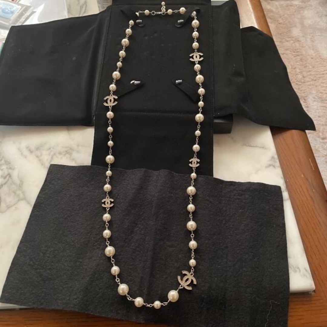 CHANEL - シャネルロングネックレスシルバーの通販 by ともとも CHANEL - シャネルロングネックレスシルバーの通販 by ともとも