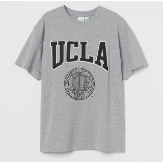 エイチアンドエム(H&M)の〈新品未使用〉UCLA プリントオーバーサイズTシャツ（H&M）(Tシャツ(半袖/袖なし))