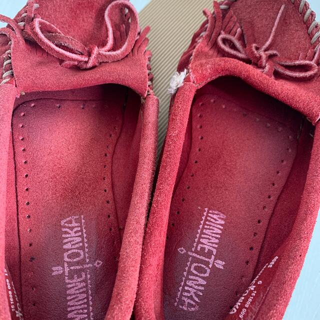 Minnetonka(ミネトンカ)のミネトンカ　モカシン　赤　23センチ レディースの靴/シューズ(スリッポン/モカシン)の商品写真