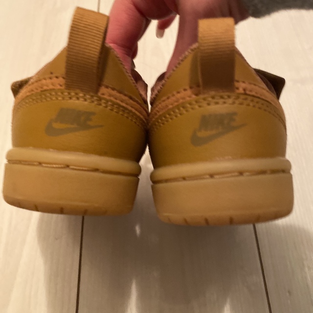 NIKE(ナイキ)のNIKE キッズ/ベビー/マタニティのキッズ靴/シューズ(15cm~)(スニーカー)の商品写真