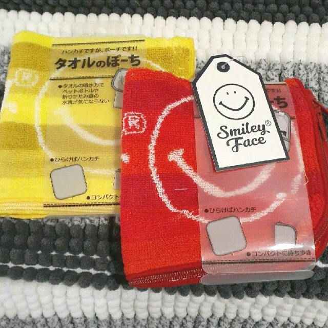 ニコちゃんマークのタオルポーチ　2枚セット レディースのファッション小物(ハンカチ)の商品写真