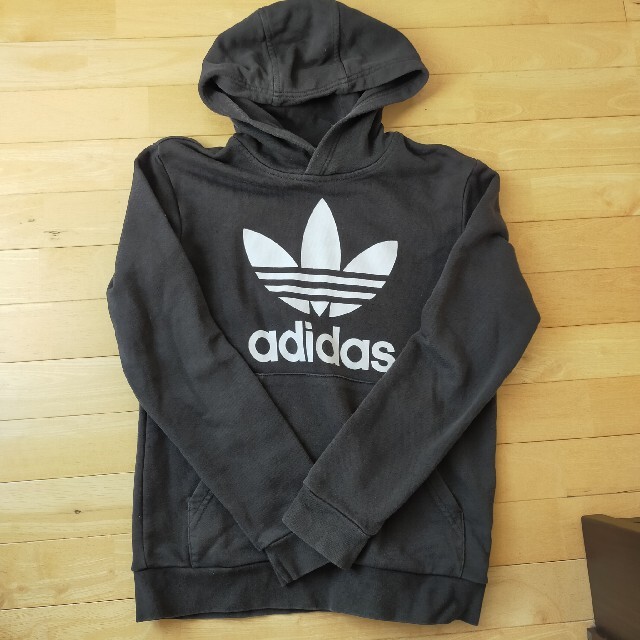 adidas(アディダス)の☆アディダス adidas 黒 パーカー 150㌢☆ キッズ/ベビー/マタニティのキッズ服男の子用(90cm~)(Tシャツ/カットソー)の商品写真