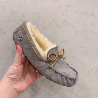 アグ(UGG)の【新品】天然ウール　LUXURY アグモカシン ダコタ 24CM グレー(スリッポン/モカシン)