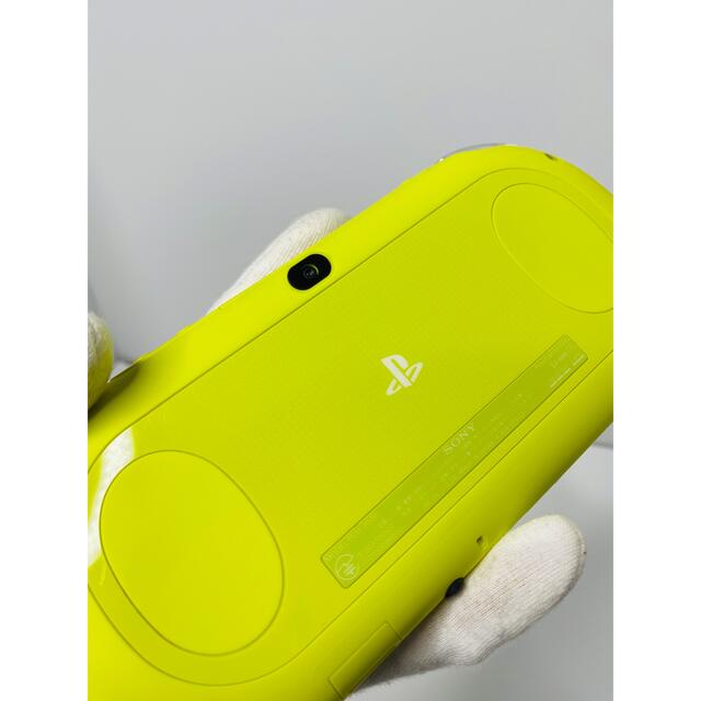 PlayStation Vita(プレイステーションヴィータ)のSONY psvita 本体 PCH-2000 ZA13 エンタメ/ホビーのゲームソフト/ゲーム機本体(携帯用ゲーム機本体)の商品写真