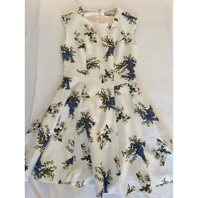 週末お値下げ‼️【Harrods】フィット\u0026フレア シルバーワンピース