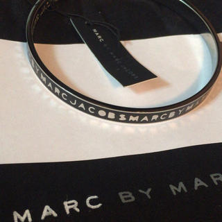 マークバイマークジェイコブス(MARC BY MARC JACOBS)のマークバイ タグ付き バングル 新品(ブレスレット/バングル)