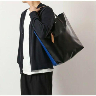 マルニ(Marni)のMARNI PVC トートバッグ ブラックx ブルー(トートバッグ)