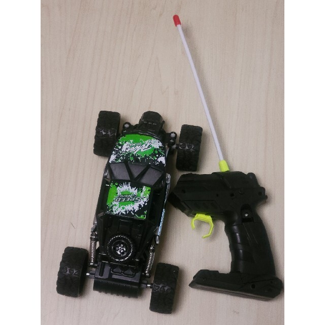 ラジコンカー 電池付き エンタメ/ホビーのおもちゃ/ぬいぐるみ(トイラジコン)の商品写真