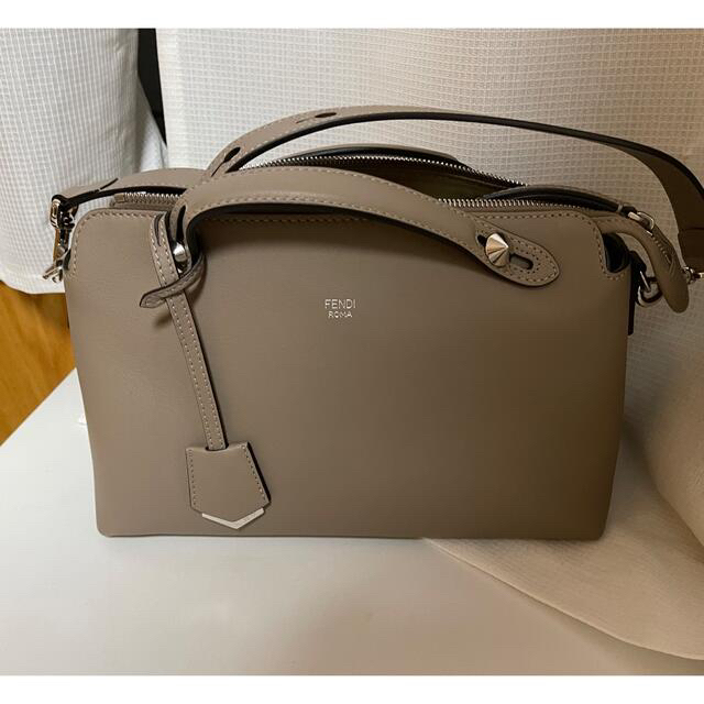 日本未入荷 FENDI - FENDI バイザウェイ ミディアム ショルダーバッグ