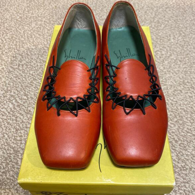 Sybilla(シビラ)のシビラ　朱色　フラットシューズ　23.5cm レディースの靴/シューズ(ハイヒール/パンプス)の商品写真
