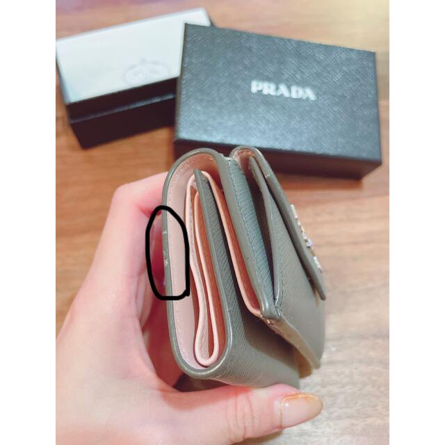 PRADA(プラダ)の 【限定カラー】PRADA＊プラダ＊ 三つ折り ＊ミニウォレット＊グレー＊ピンク メンズのファッション小物(折り財布)の商品写真