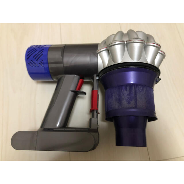 Dyson(ダイソン)の【ジャンク品】ダイソン Dyson v6 (充電できません) スマホ/家電/カメラの生活家電(掃除機)の商品写真