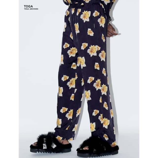 早い者勝ち！ toga virilis INNER PRINT PANTSの通販 by neon shop｜ラクマ