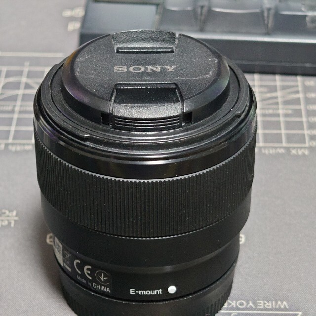 SONY(ソニー)のSONY SEL50F18F スマホ/家電/カメラのカメラ(レンズ(単焦点))の商品写真
