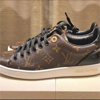 ルイヴィトン(LOUIS VUITTON)のLOUIS  VUITTON   スニーカー(スニーカー)