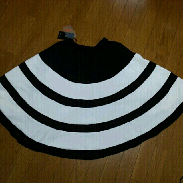 Y-3(ワイスリー)の【新品】Y-3 アディダス フレアスカート☆ レディースのスカート(ひざ丈スカート)の商品写真