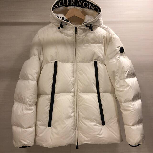 MONCLER(モンクレール)のモンクレール　ダウンジャケット　モンクラー　ホワイト メンズのジャケット/アウター(ダウンジャケット)の商品写真