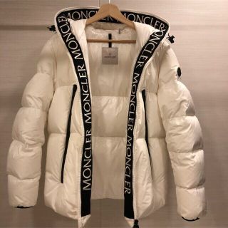 モンクレール(MONCLER)のモンクレール　ダウンジャケット　モンクラー　ホワイト(ダウンジャケット)