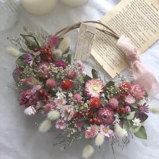 ユーカリとピンクの小花のドライフラワーリース