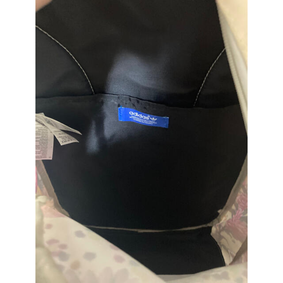 adidas - adidas リュック 花柄の通販 by 即購入歓迎⚠️コメントは adidas - adidas リュック 花柄の通販 by 即購入歓迎⚠️コメントは