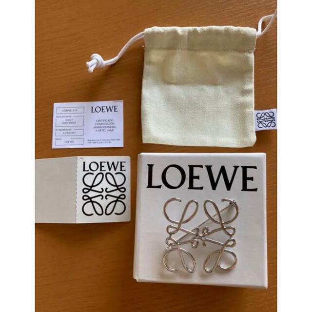 LOEWE(ロエベ)のロエベ  アナグラム　ブローチ レディースのアクセサリー(ブローチ/コサージュ)の商品写真