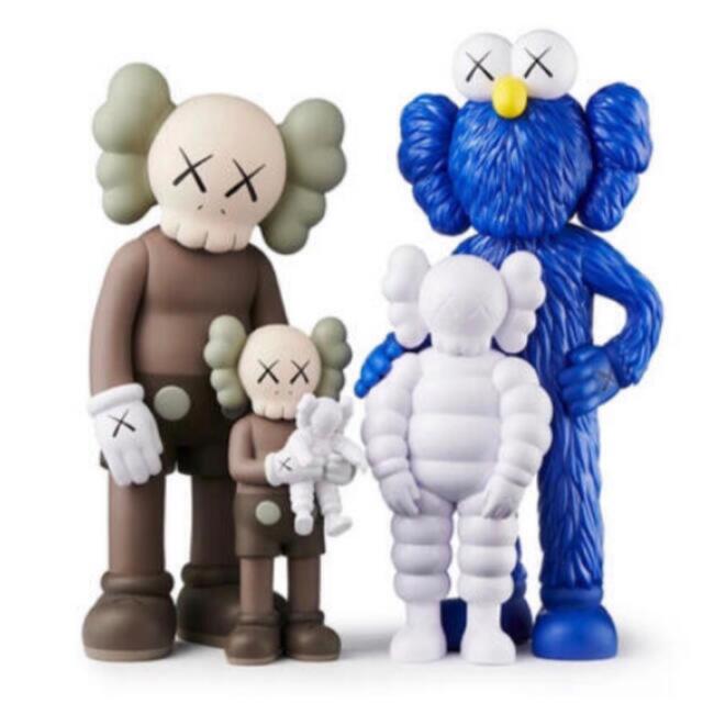 MEDICOM TOY(メディコムトイ)のKAWS FAMILY BROWN/BLUE/WHITE  カウズ　ファミリー エンタメ/ホビーのフィギュア(その他)の商品写真