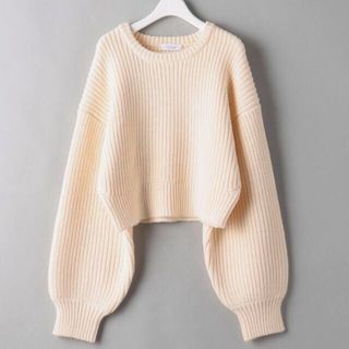 ビューティアンドユースユナイテッドアローズ(BEAUTY&YOUTH UNITED ARROWS)の美品　beauty&youth  袖ボリューム白ニット セーター(ニット/セーター)