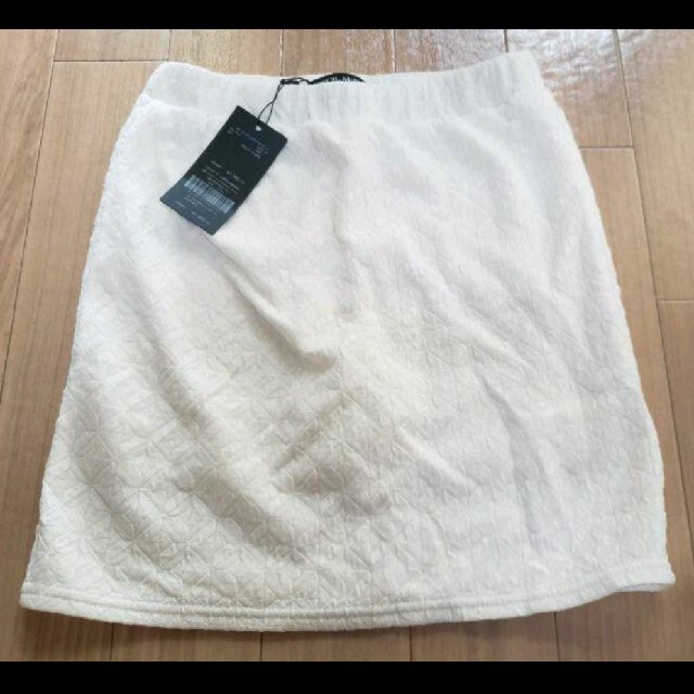 CECIL McBEE(セシルマクビー)のCECIL Mc BEE ミニスカート ホワイト 白 セシルマクビー レディースのスカート(ミニスカート)の商品写真