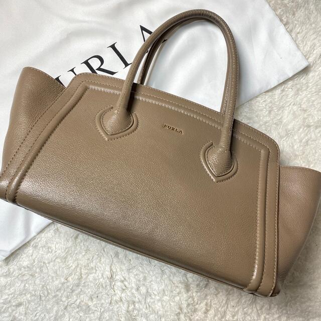 素材レザー本革✨ 美品✨FURLA フルラ　カレッジ　トートバッグ　ハンドバッグ　グレージュ