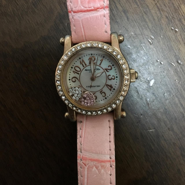 ALESSANdRA OLLA(アレッサンドラオーラ)のチャーム付き腕時計 レディースのファッション小物(腕時計)の商品写真