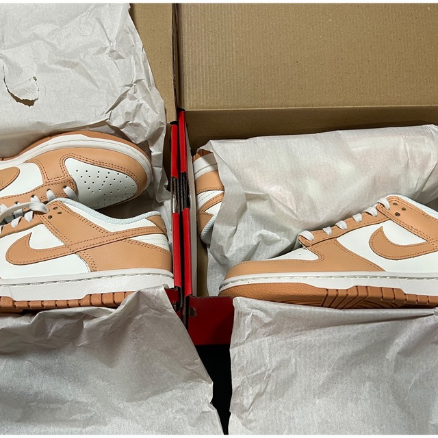 NIKE(ナイキ)のNike WMNS Dunk Low Harvest Moon23.5 25.5 レディースの靴/シューズ(スニーカー)の商品写真