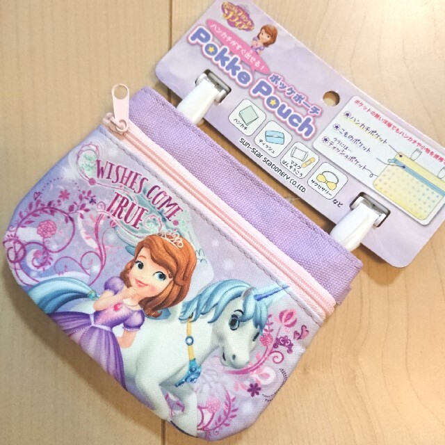 Disney(ディズニー)のちいさなプリンセス ソフィア ポッケポーチ 新品 クリップ 女の子 ピンク キッズ/ベビー/マタニティの外出/移動用品(その他)の商品写真