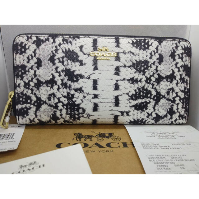 パイソンCOACHコーチラウンドファスナー長財布新品未使用カッコよく人気です。