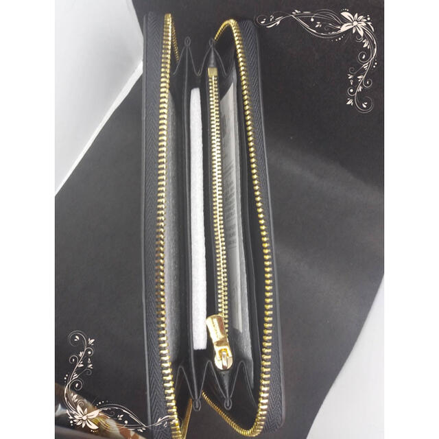 パイソンCOACHコーチラウンドファスナー長財布新品未使用カッコよく人気です。
