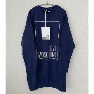 モスキーノ(MOSCHINO)の【新品】MOSCHINO スウェットワンピース トレーナー(ひざ丈ワンピース)