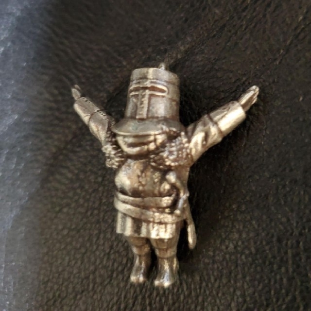 Darksouls metal pendanttop